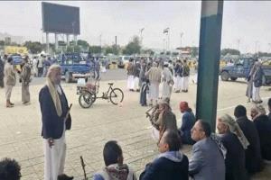 "الحوثيون يعتدون على اعتصام مشايخ خولان في صنعاء ويعتقلون عدداً منهم"