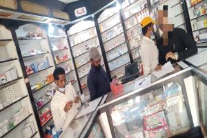 مكتب الصحة بالحديدة يضبط مخالفات في منشآت طبية وصيدليات بمديرية حيس
