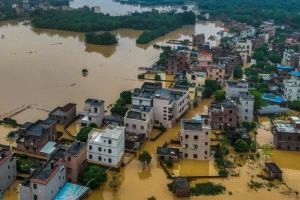 الصين تُجلي 82 ألف شخص من بكين مع استمرار الفيضانات والأمطار الغزيرة