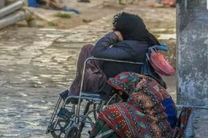 اتساع دائرة الفقر يدفع الأسر اليمنية إلى التسوّل (تقرير)