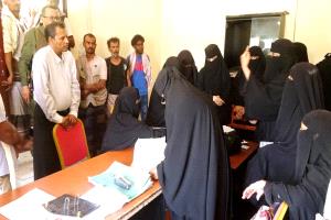 محافظ أبين يلتقي مدير عام الخدمة المدنية لمناقشة أوضاع المبعدين والمنقطعين العائدين إلى وظائفهم