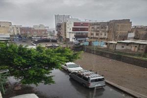 هطول أمطار غزيرة على مناطق واسعة بمحافظة تعز