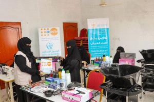 الوصول الإنساني توزع منح سبل العيش لـ12 مستفيدة من التدريب المهني في شبوة ومأرب بتمويل من "UNFPA"