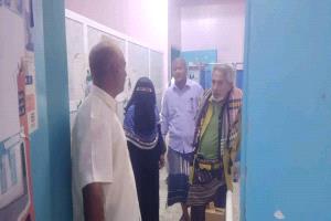 ملتقى أبناء زنجبار يزور مستشفى زنجبار ومركز العزل ويشيد بمكتب الصحة بالمديرية