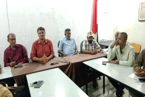 اجتماع صحي يناقش خطط تطوير الإدارات الصحية وتعزيز الاستجابة للطوارئ في الحديدة