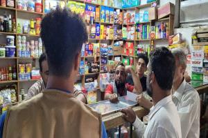 الاتحاد المدني ومكتب الصناعة يواصلان حملاتهما في عدن .. إغلاق محال مخالفة وضبط منتجات منتهية الصلاحية
