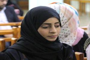 الناشطة الحقوقية هبة زين العيدروس تتساءل: لماذا لا يحكم عدن شخصية عدنية مستقلة؟