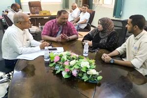 ممثل منظمة بيور هاندز يلتقي الجمحي ويبحثان تعزيز المخيمات الطبية