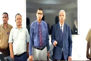 محافظ لحج ومدير عام مكتب الصحة يتفقدان المعهد الصحي ويشددان على استمرار العملية التعليمية بالمعهد