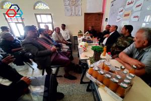 نائب وزير الصناعة يناقش في اجتماع موسّع بمديرية المفلحي التحديات الاقتصادية وتعزيز الرقابة والتنسيق الأمني
