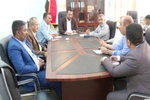 الوزير العكبري يرأس اجتماعاً بقيادة السلطة المحلية بحضرموت لمناقشة التحضيرات لإنطلاق العام الدراسي الجديد