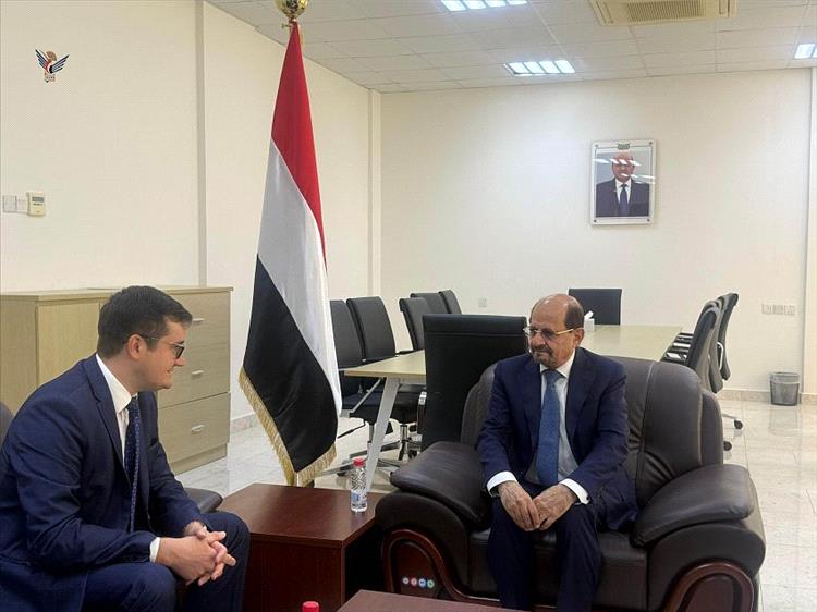 وزير الخارجية يبحث مع السفير الروسي تفعيل أعمال اللجنة الوزارية اليمنية-الروسية