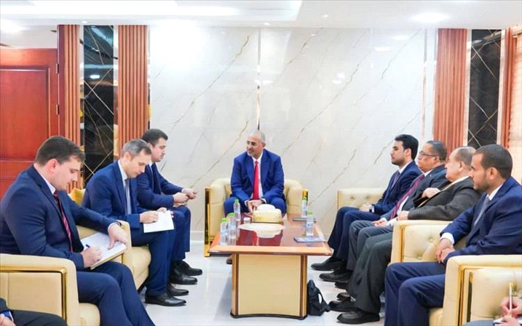 اللواء الزُبيدي يستقبل سفير روسيا الاتحادية لدى اليمن