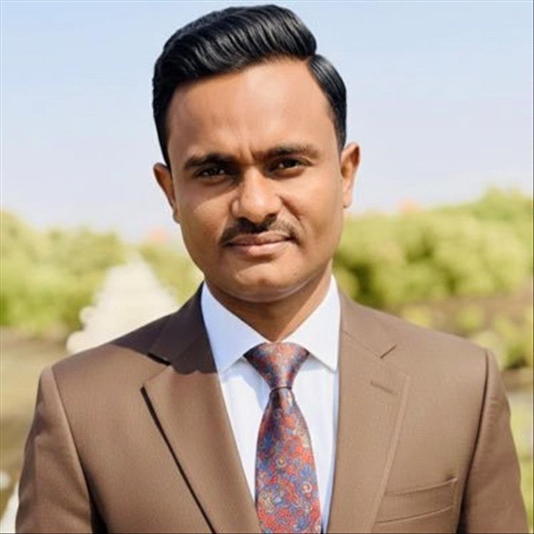 "صحفي يعتزل النشاط السياسي بسبب تقلبات التحالفات السياسية وانقلاب الحلفاء على الشرعية ويلتزم الحياد"