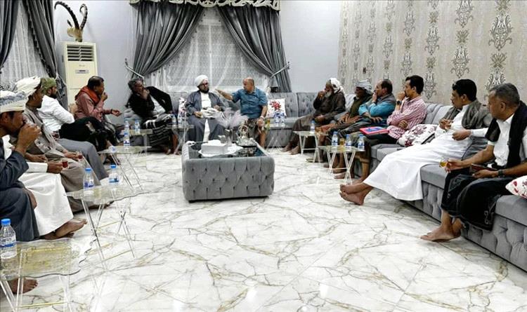 محافظ حضرموت يلتقي لجنة الوساطة ويستمع إلى مطالب حلف قبائل حضرموت