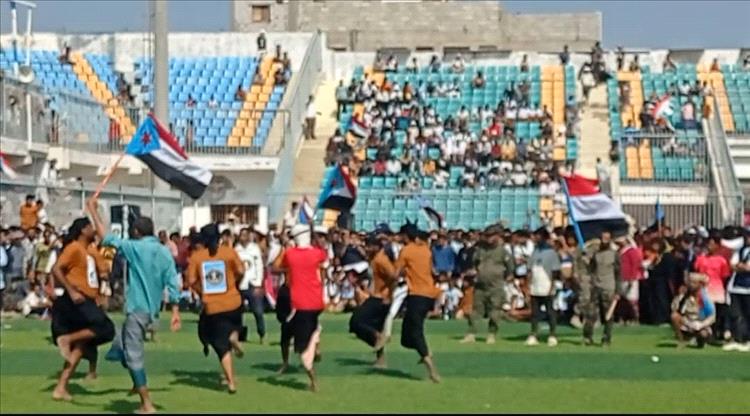 مشاركة فاعلة لطلاب المدارس في الكرنفال الجماهيري بعيد الاستقلال