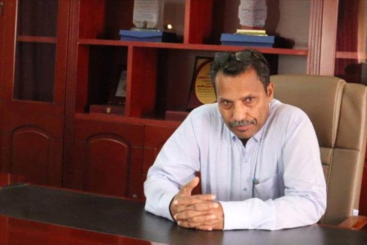 محافظ أبين يعزي الإعلامي نظير كندح في وفاة والده