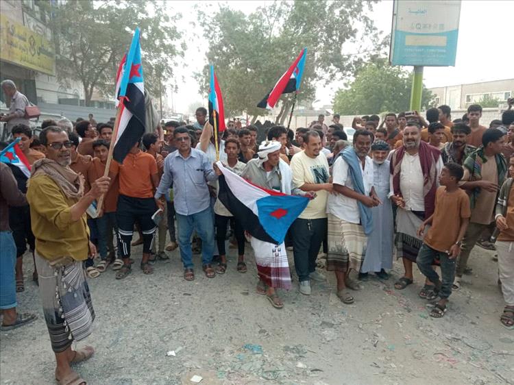 خنفر تشهد تظاهرة جماهيرية حاشدة تأييداً لأبناء حضرموت في تحرير الوادي والصحراء .