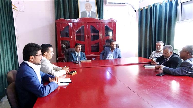 محافظ أبين يلتقي بفريق التوجيه والرقابة في الانتقالي لمناقشة الأوضاع العامة وتعزيز التعاون المشترك