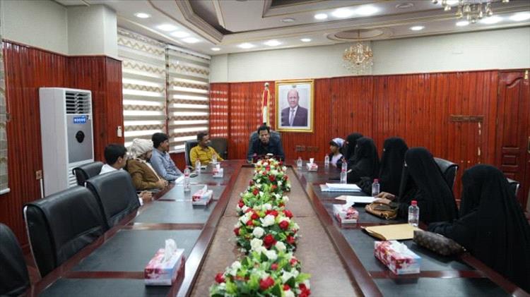 محافظ المهرة يلتقي اللجنة التحضيرية للجمعية التعاونية الاستهلاكية