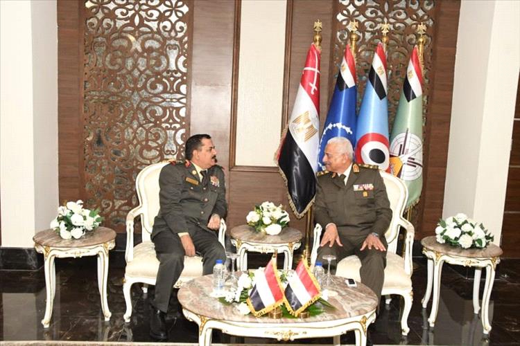 وزير الدفاع يلتقي نظيره المصري