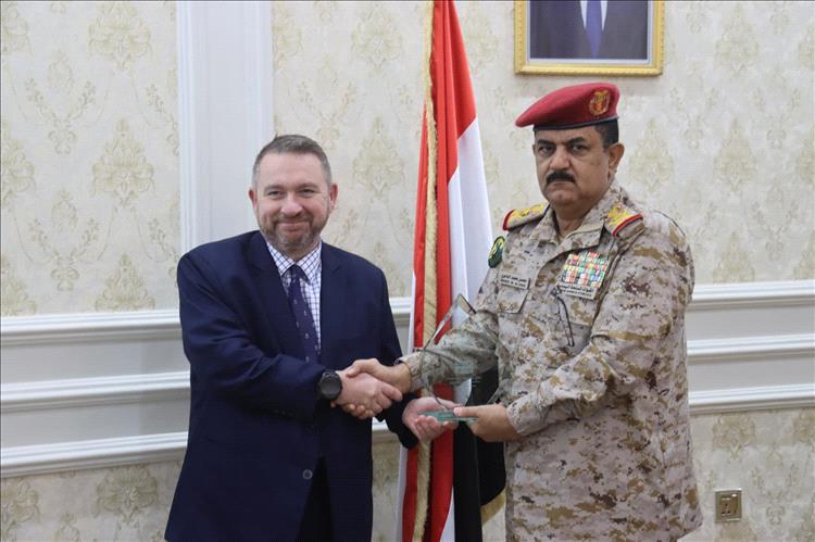 وزير الدفاع يلتقي كبير المستشارين العسكريين البريطانيين في الشرق الاوسط