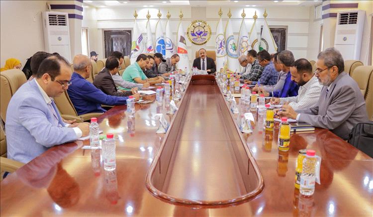 وزير النقل يناقش إعداد موازنة 2026 وخطط المشاريع ويؤكد المضي في مسار الإصلاحات الاقتصادية