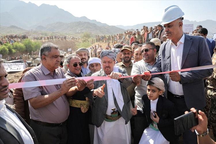 رئيس مجلس النواب يفتتح مشروعين للمياه بمديرية المعافر