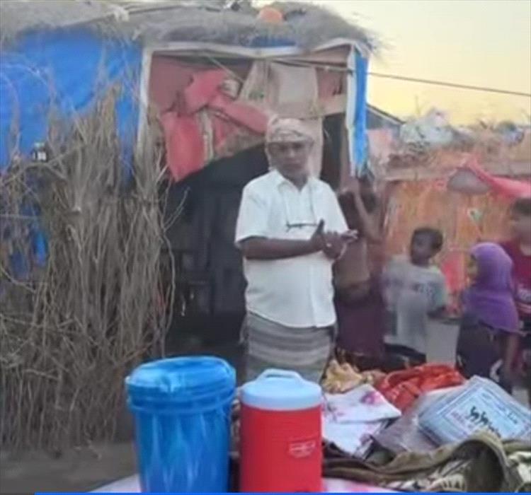 مدير الوحدة التنفيذية بالحديدة يدعو للتحرك الجاد لإغاثة النازحين في الخوخة