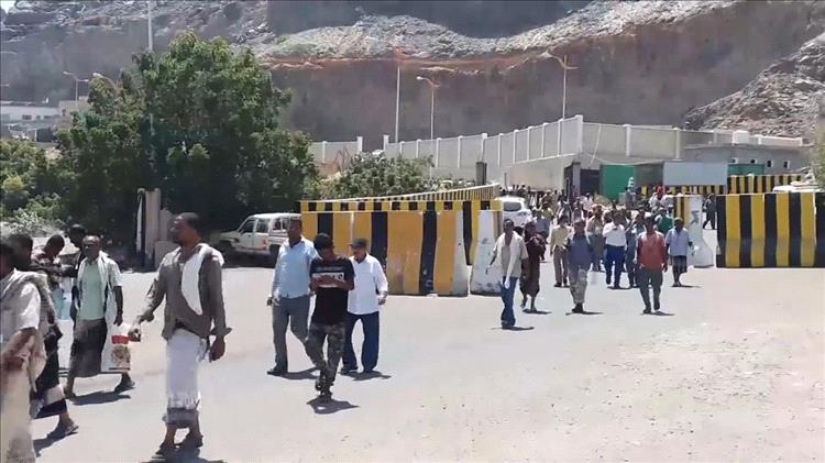 عاجل: عودة قوات العاصفة والحماية الرئاسية إلى مواقعها… وعودة الوضع في معاشيق إلى ما كان عليه سابقًا