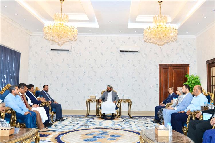 المحرّمي يبحث مع قيادات مهريّة تعزيز الاستقرار وتسريع وتيرة التنمية في المحافظة