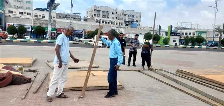 بدء نصب خيام الاعتصامات في ساحة العروض بخور مكسر