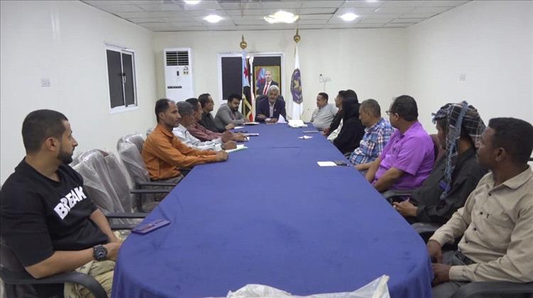 فريق التوجيه والرقابة الرئاسي يعقد اجتماعا استثنائيا مع الهيئة التنفيذية للقيادة المحلية للمجلس الانتقالي الجنوبي في لحج