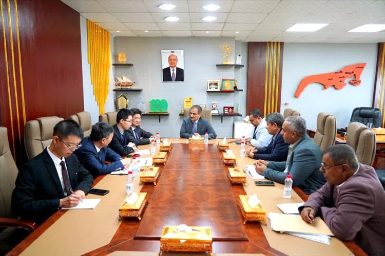 وزير الدولة محافظ عدن يبحث مع القائم بأعمال السفير الصيني سبل تعزيز التعاون المشترك