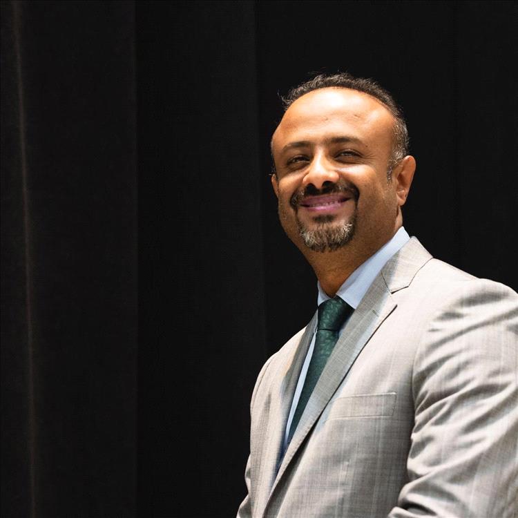 قيادي في المجلس الانتقالي ينفي إيقاف الرحلات في مطار عدن ويؤكد أن العمل مستمر بشكل طبيعي