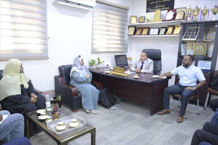 رئيس جامعة عدن يترأس اجتماعًا موسعًا باللجنة التحضيرية