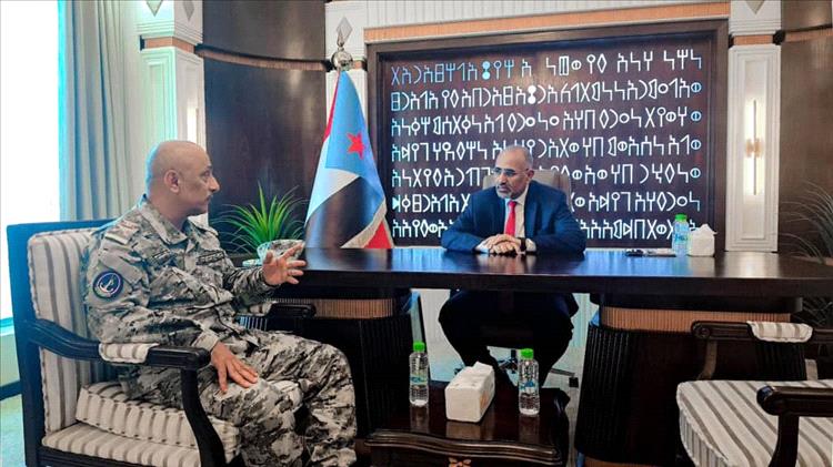 اللواء عيدروس الزُبيدي يطّلع على جاهزية قوات خفر السواحل