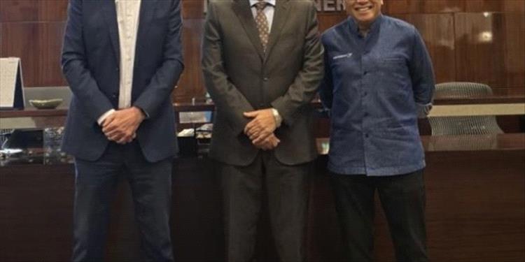 سفير بلادنا لدى اندونيسيا يبحث مع شركة مدكو إنرجي الفرص الاستثمارية في قطاعي النفط والطاقة