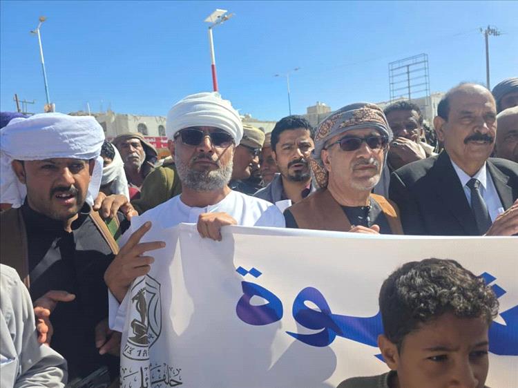 الجفري والشكلية يستقبلان وفود أبناء شبوة إلى مخيم الاعتصام