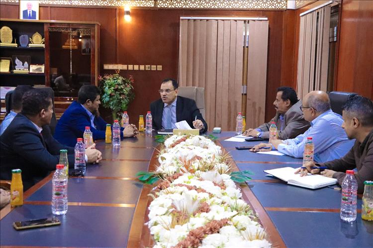 الوزير السقطري يبحث مع قيادة المهرة أولويات المحافظة في قطاعي الزراعة والأسماك وسبل تطويرها