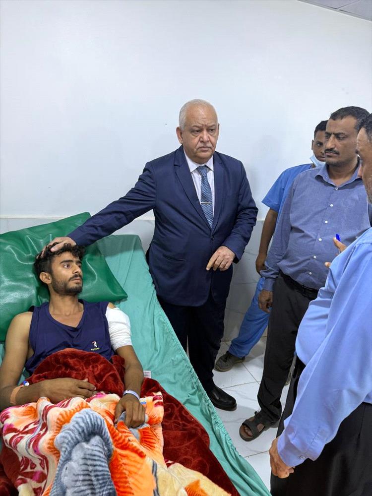 الوزير الوالي يزور جرحى معركة تحرير وادي حضرموت ويشيد بتضحيات القوات الجنوبية