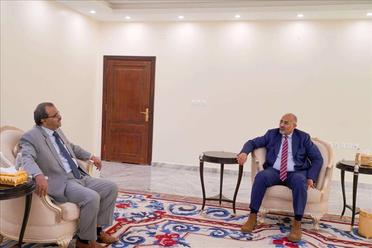 اللواء الزُبيدي يؤكد لمحافظ البيضاء استعداد الجنوب لدعم معركة استعادة المحافظة ومواجهة الحوثيين