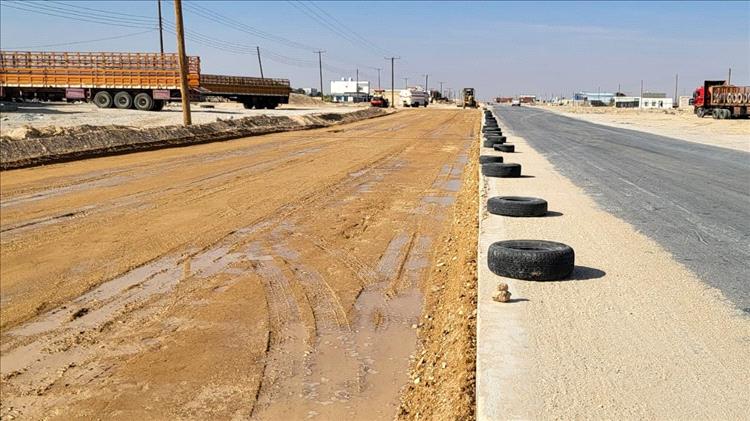 مشروع توسعة وسفلتة مدخل مدينة ومنفذ شحن يحقق 60% إنجاز