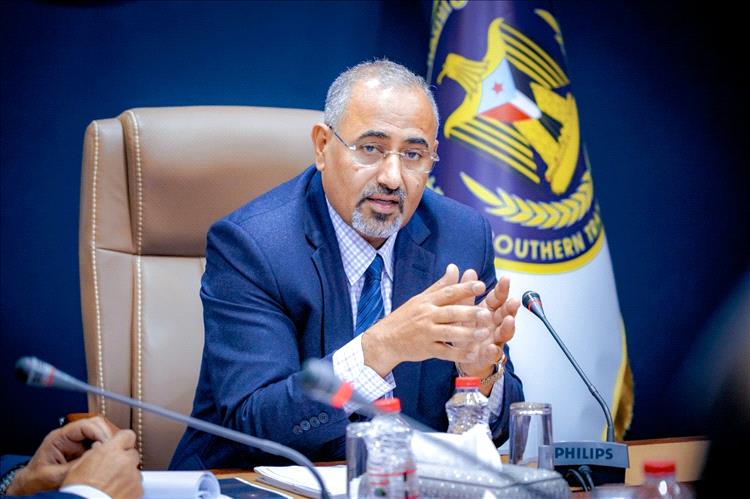 الزُبيدي: زمن المعارك الجانبية انتهى والهدف القادم صنعاء سلمًا أو حربًا