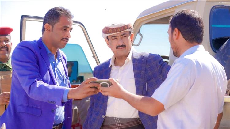 محافظ شبوة يعلن المضي في إنجاز المدخل الغربي لعتق ويحدد 2026 عامًا لمشاريع الطرق الكبرى بدعم الإمارات