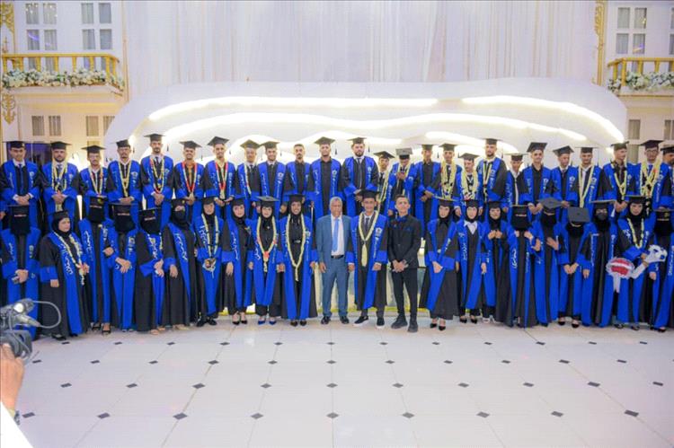 في حفل مميز.. كلية الإعلام بجامعة عدن تودّع الدفعة الأولى من خريجيها