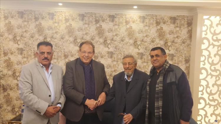 الرئيس علي ناصر محمد يزور المناضل راشد محمد ثابت عقب عودته من رحلة علاجية