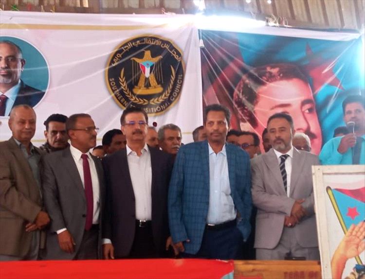 السلطات المحلية بأبين تلتحم بالحشود المطالبة بإستعادة الدولة الجنوبية في مخيم الأعتصام المفتوح بمدينة زنجبار