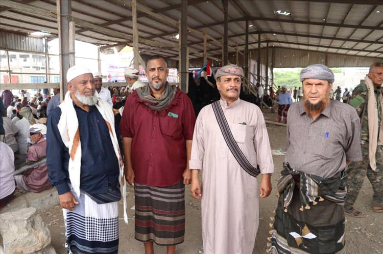 مشائخ ووجهاء خنفر ينضمون إلى الاعتصام المفتوح في أبين