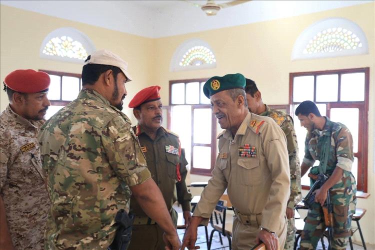 لأول مرة منذ 1990.. قائد المنطقة العسكرية الثانية بحضرموت يخلع البدلة العسكرية اليمنية ويرتدي البدلة العسكرية الجنوبية